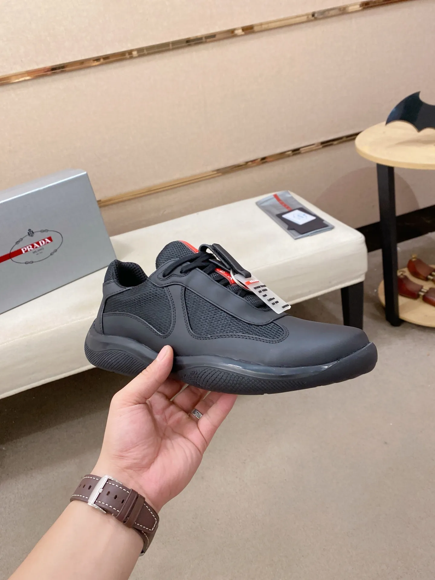 Men's shoes 💰 580💰 ✔️✔️✔️High version High-quality new PRADA (Prada) counters are launched simultaneously, new men's shoes, 😘fabrics are selected from first-layer cowhide fabrics. Lining: Imported cowhide leather lining. 👍🏿High-end☄️Open-molded non-slip rubber outsole, exquisite lines, simple and elegant, comfortable and high-end for leisure travel. Code number: 38 to 45